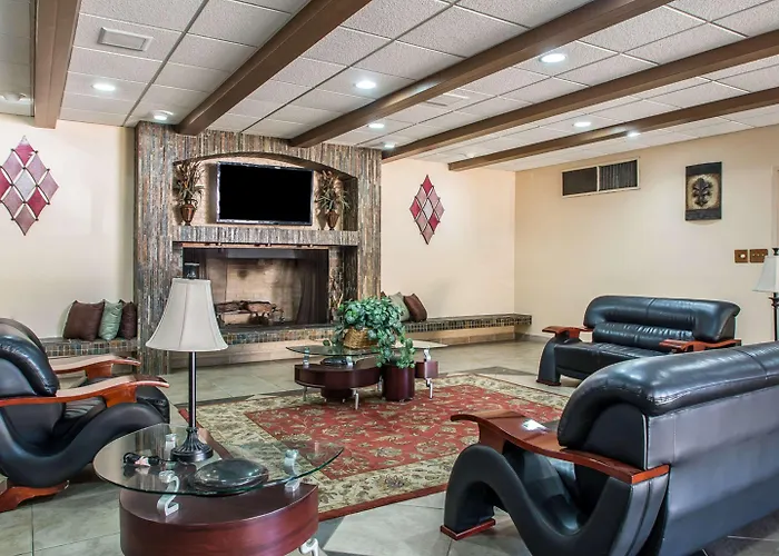 Quality Motel East Dubuque