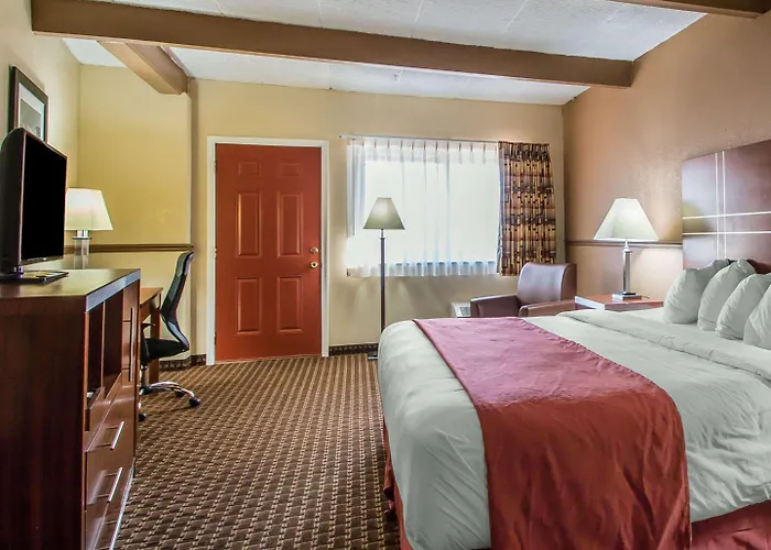 Quality Motel East Dubuque