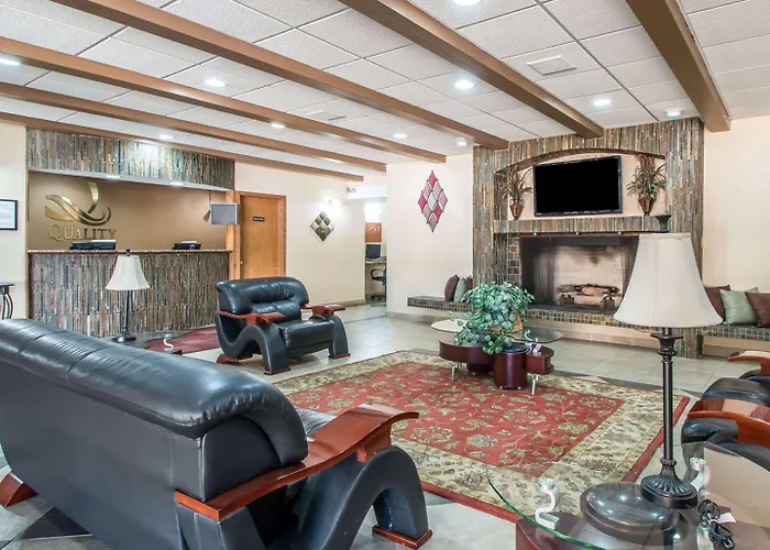 Quality Motel East Dubuque