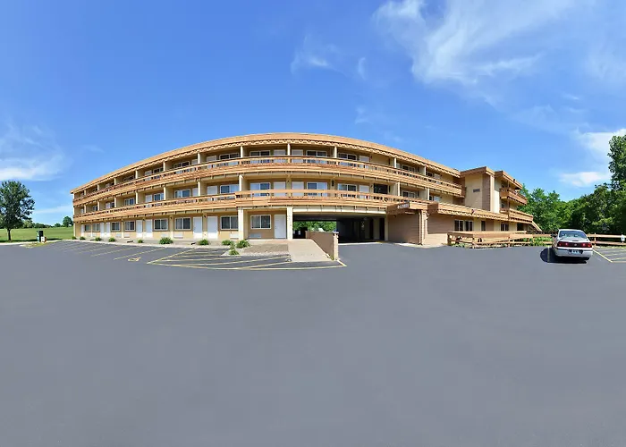Quality Motel East Dubuque